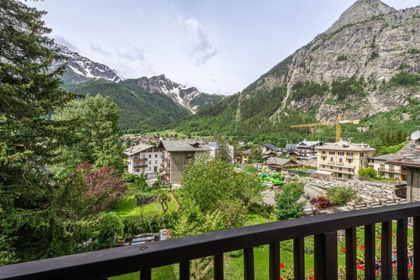 Property grounds - MAISON CLAUDE - Relax and greenery in an oasis of peace (Courmayeur)