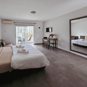 Iron/ironing board, free WiFi, bed sheets - Nissi Avenue 64 Studio 1 - Luxcyservices (Ayia Napa)