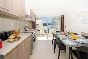 Dining - Summer Breeze Comfort apartment in Mellieha (Mellieha)