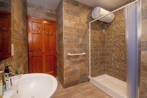 Hair dryer, towels - Summer Breeze Comfort apartment in Mellieha (Mellieha)