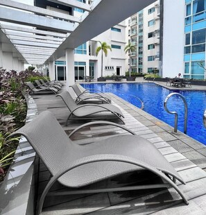 Gemeinsamer Schlafsaal, 1 Schlafzimmer, barrierefrei, Raucher | Pool | Außenpool