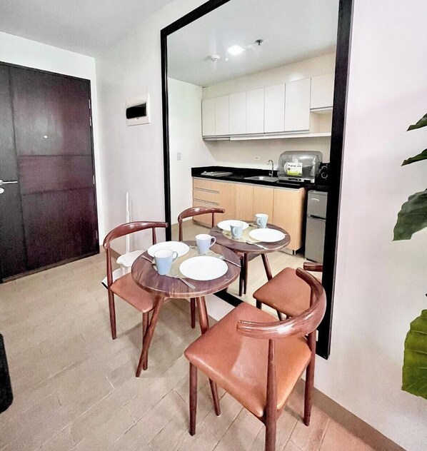 Dormitorio compartido, 1 habitación, accesible para personas con discapacidad, fumadores | Comedor