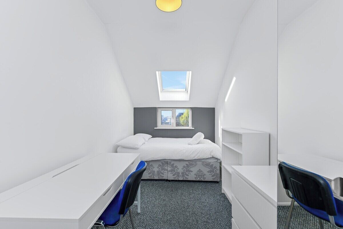 6 bedrooms