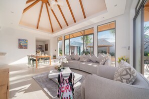 Villa, 3 Schlafzimmer, eigener Pool, Poolblick | Wohnbereich