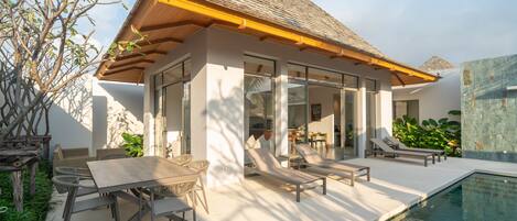 วิลล่า, 3 ห้องนอน, สระว่ายน้ำส่วนตัว, วิวสระว่ายน้ำ | ลานระเบียง/นอกชาน