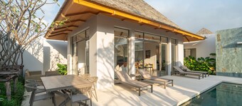 Tropical Pool Anchan Indigo 16