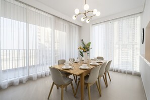 Dining - Harbour-View 3BR with AsstRm, Just a Stone’s Throw from Marine Transportation (Dubai)