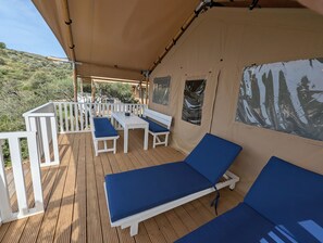 تناول الطعام بالخارج