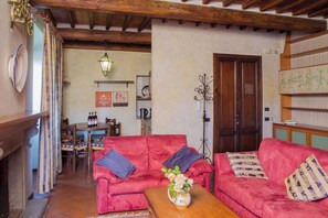TV - Country Resort in Impruneta with 2 bedrooms sleeps 6 (Impruneta)