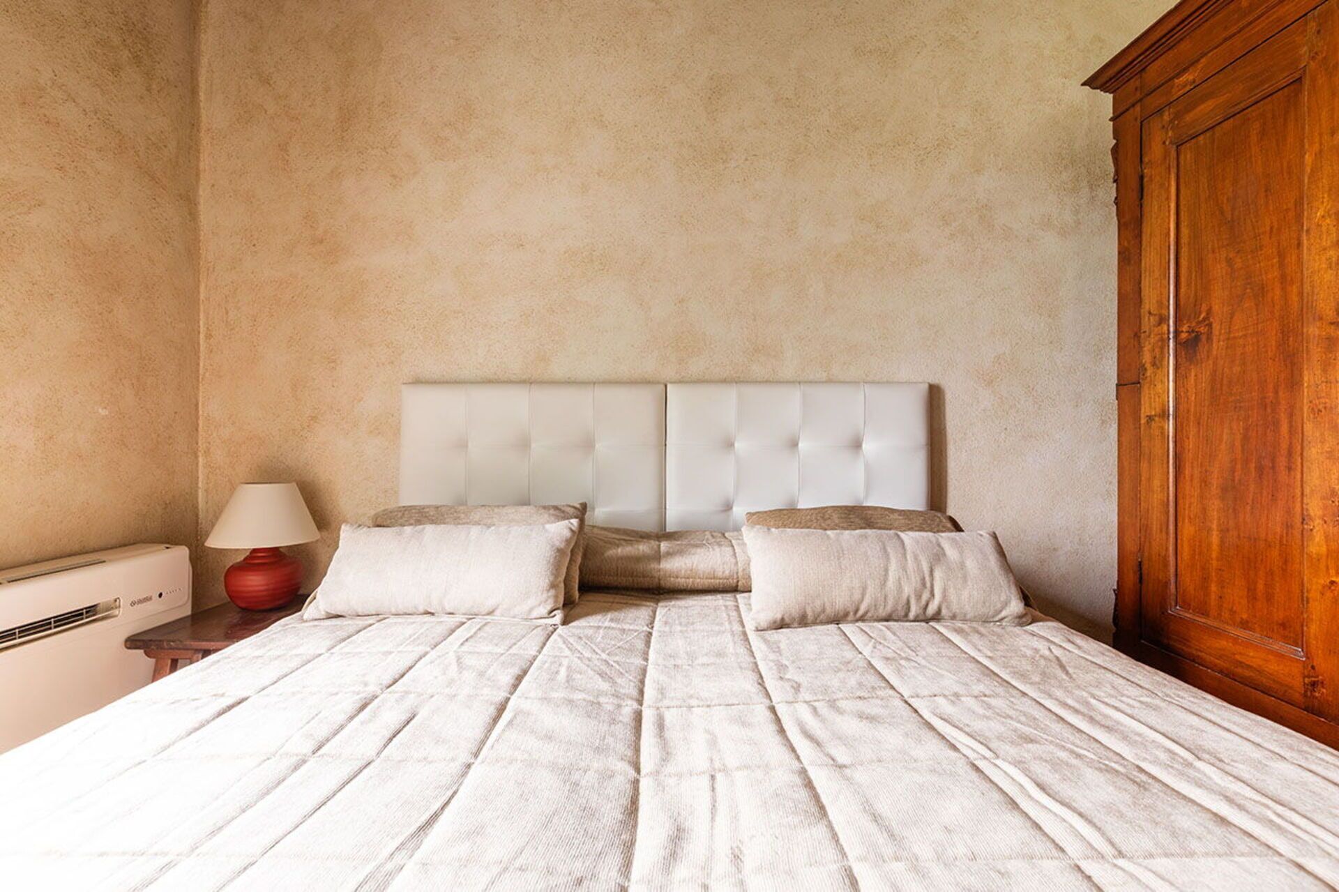 Fer et planche à repasser, lit parapluie, Wi-Fi gratuit