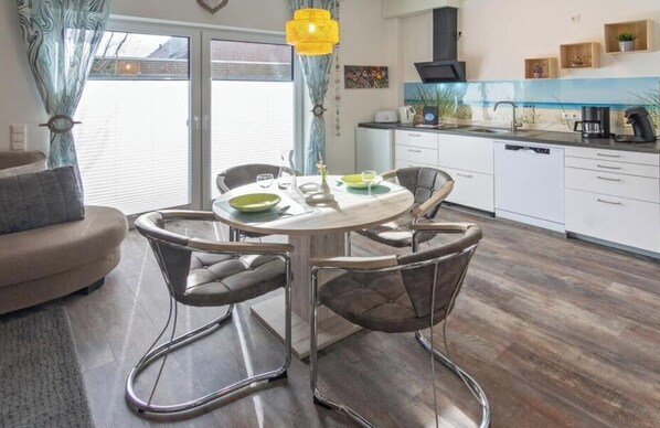 Fridge, microwave, oven, stovetop - Dream Apartment 1 Comfortable holiday residence (Norddeich)