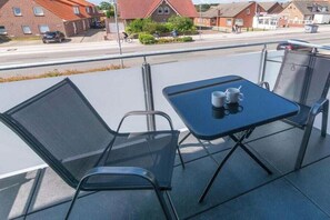 Outdoor dining - Dream Apartment 3 Comfortable holiday residence (Norddeich)