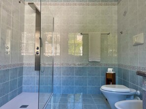 Bathroom - Luxurious Mountain Villa With Pool in Fairytale-like Puglia (Roseto Valfortore)