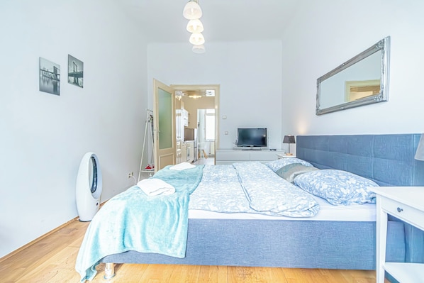 Departamento básico | Tabla de planchar con plancha y wifi gratis