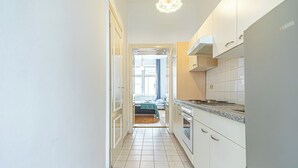 Basic Apartment | Private kitchen | Fridge, oven, stovetop, electric kettle - Stylish 1BR Apartment In Vienna Center (Vienna)
