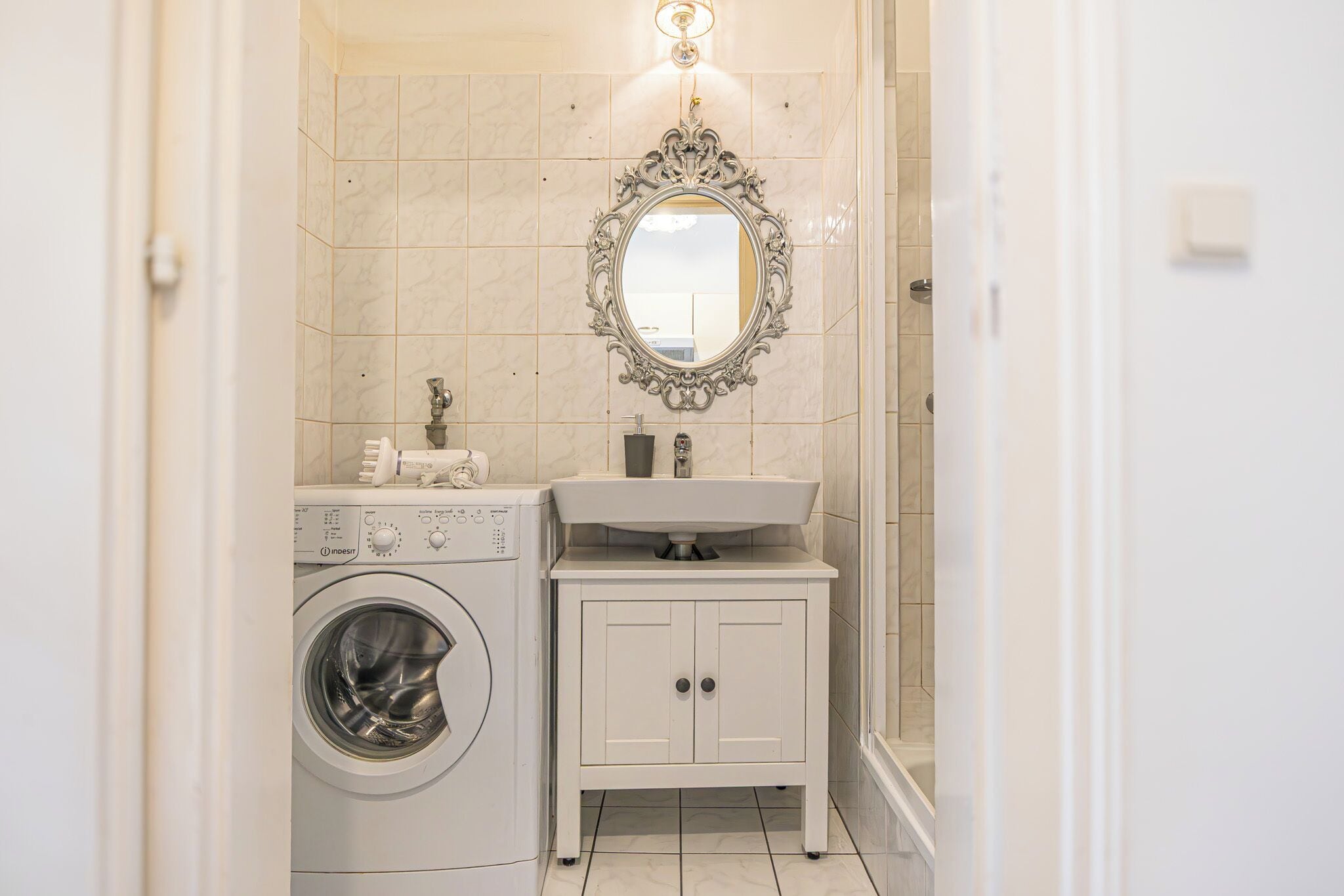 Apartemen Basic | Kamar mandi | Shower, perlengkapan mandi gratis, pengering rambut, dan handuk