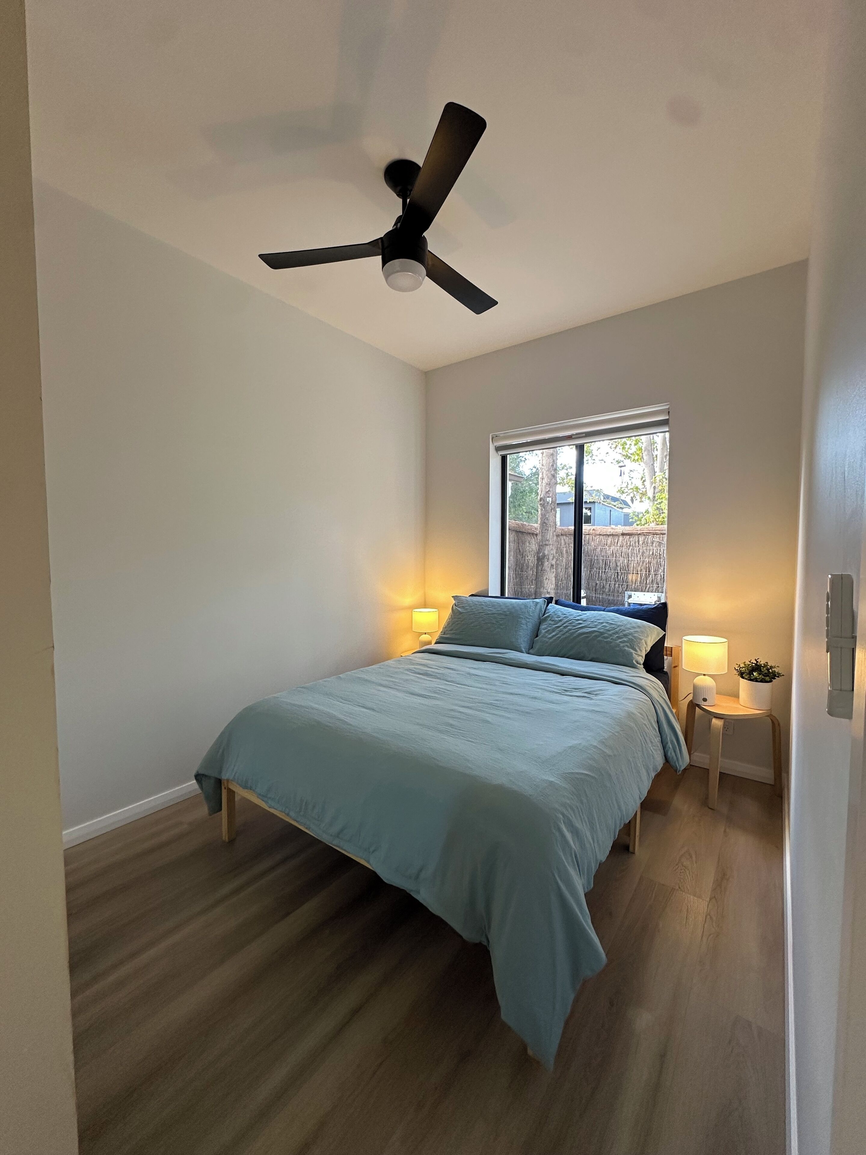 Iron/ironing board, WiFi, bed sheets