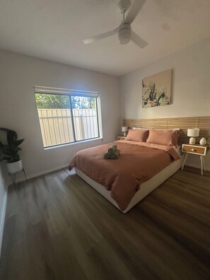 2 bedrooms, iron/ironing board, WiFi, bed sheets