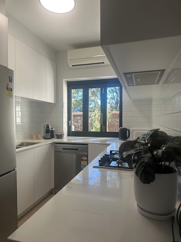 Stylish Home Away From Home In Forestville 5 min walk to the Adelaide Showground
