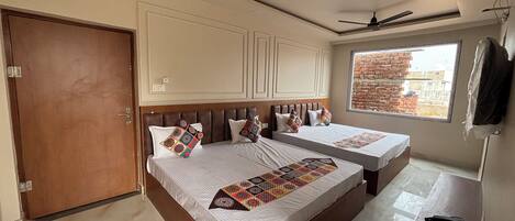 Comfort-Doppelzimmer | Laptopgeeigneter Arbeitsplatz, kostenloses WLAN