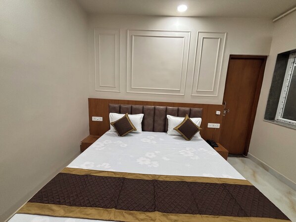 Deluxe Double Room | Laptop workspace, free WiFi - Hotel Kajal Inn (Ajmer)