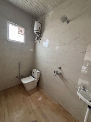 Comfort Double Room | Bathroom | Shower, towels, soap, shampoo - Hotel Kajal Inn (Ajmer)