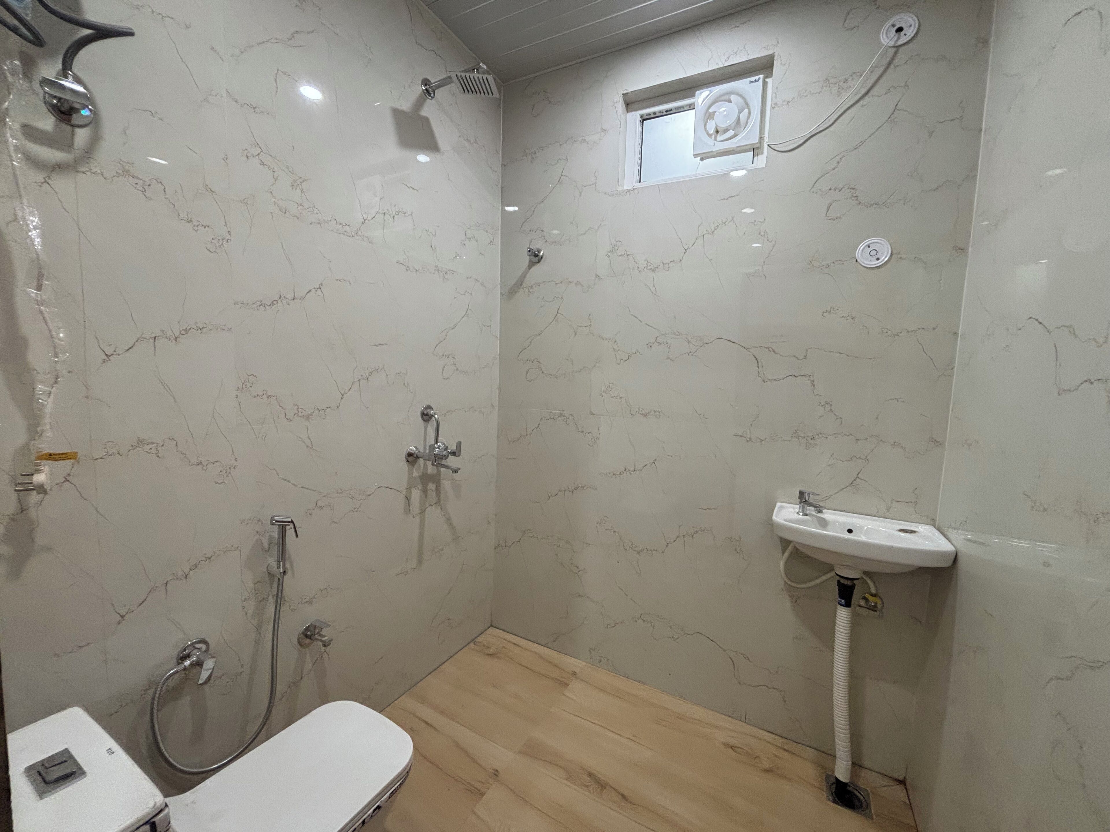 Deluxe-dobbeltværelse | Badeværelse | Bruser, håndklæder, Sæbe, Shampoo