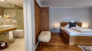 Comfort-Doppelzimmer, Gartenblick | Badezimmer