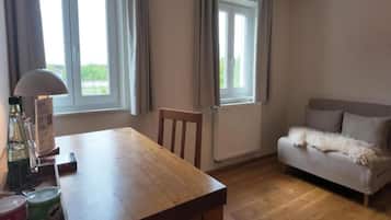 Comfort-Doppelzimmer, Gartenblick | Schreibtisch, Babybetten, kostenloses WLAN, Bettwäsche
