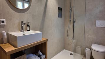Comfort Double Room, Garden View | Bathroom