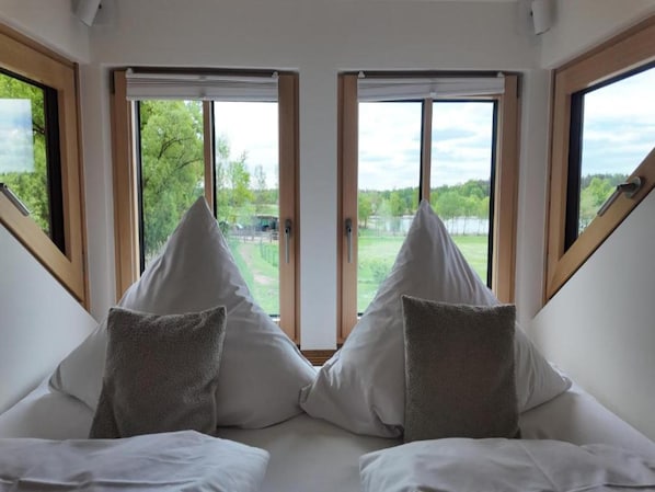 Habitación doble Confort, balcón, vista al lago | Escritorio y wifi gratis