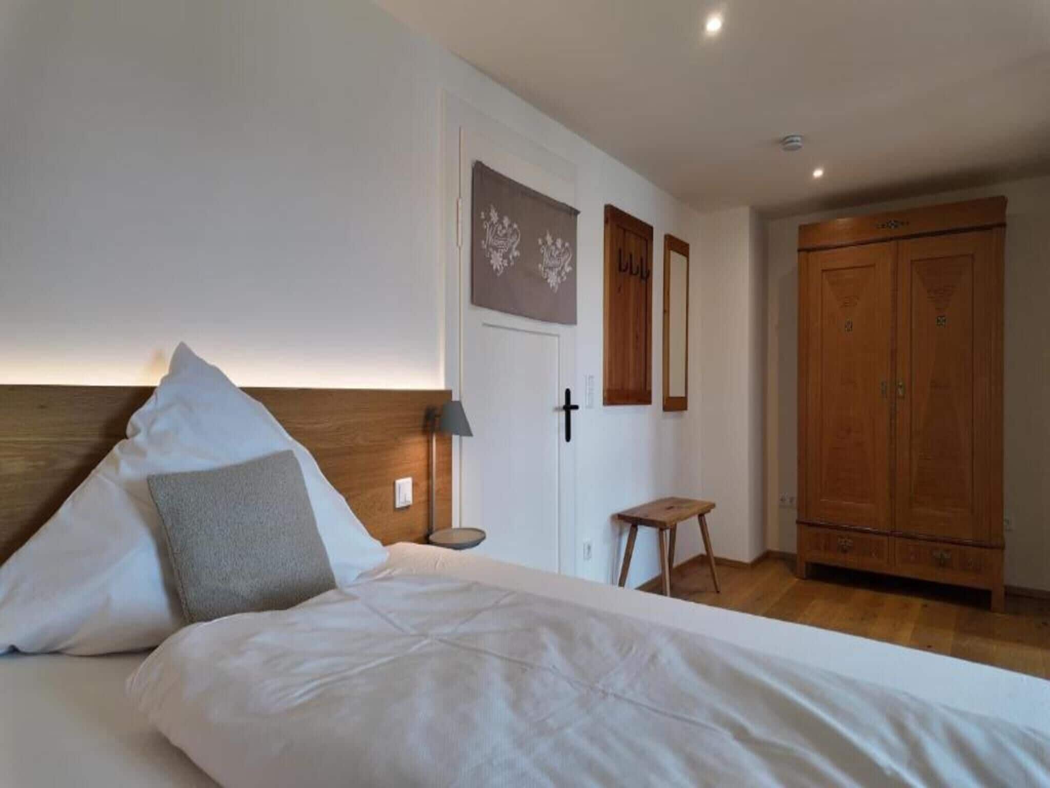 Chambre Double Confort, vue jardin | Bureau, lits bébé (en supplément), Wi-Fi gratuit, draps fournis