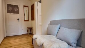 Dobbeltrom – comfort, hageutsikt | Skrivebord, barnesenger, wi-fi (inkludert) og sengetøy