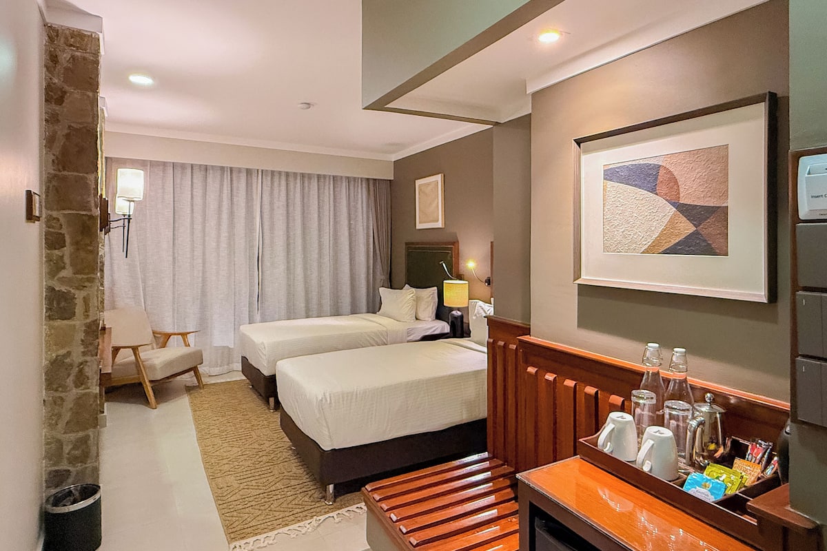 Deluxe Twin Room, Park View | In-room safe, iron/ironing board, free WiFi