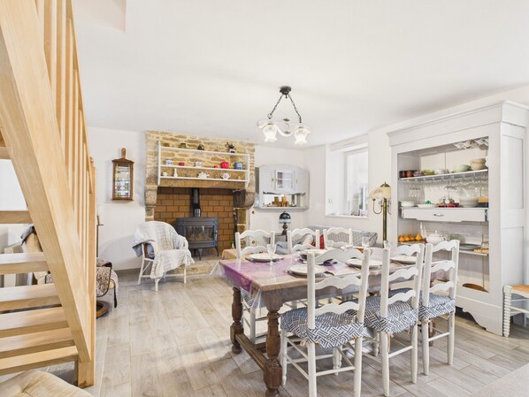 Dining - House for 7 with Garden – Very Quiet Neighborhood (Plouguerneau)