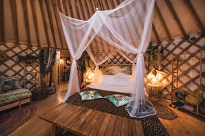 Standard Tent, Hill View - 2 Cuori e 1 Yurta Glamping in Toscana (Asciano)