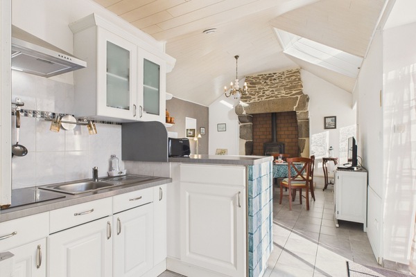 Kühlschrank, Mikrowelle, Ofen, Wasserkocher mit Kaffee-/Teezubehör