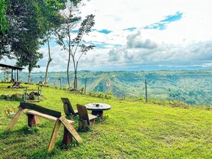 Property grounds - Cliffside Casita Family room at Thrill Playgrounds & Tipi Cafe (Libona)