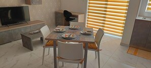 Dining - Luxurious & Modern 2BR Getaway in Malta (Il-Gżira)
