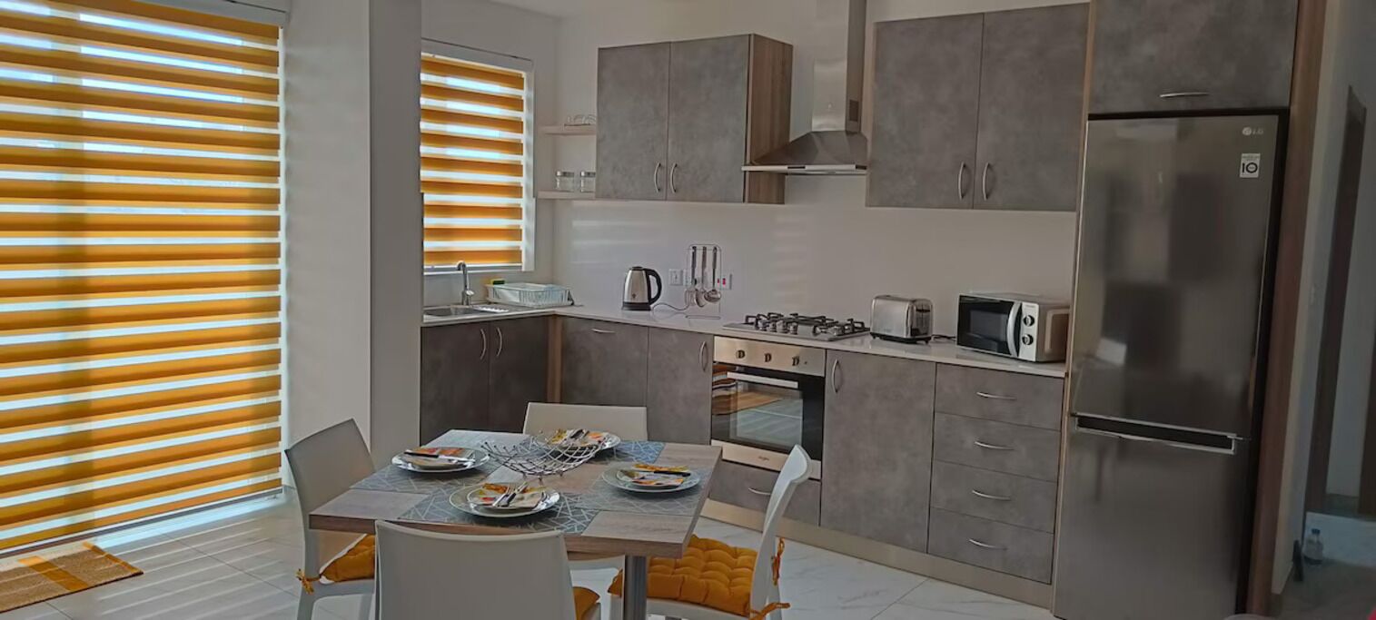 Réfrigérateur, micro-ondes, four, bouilloire électrique