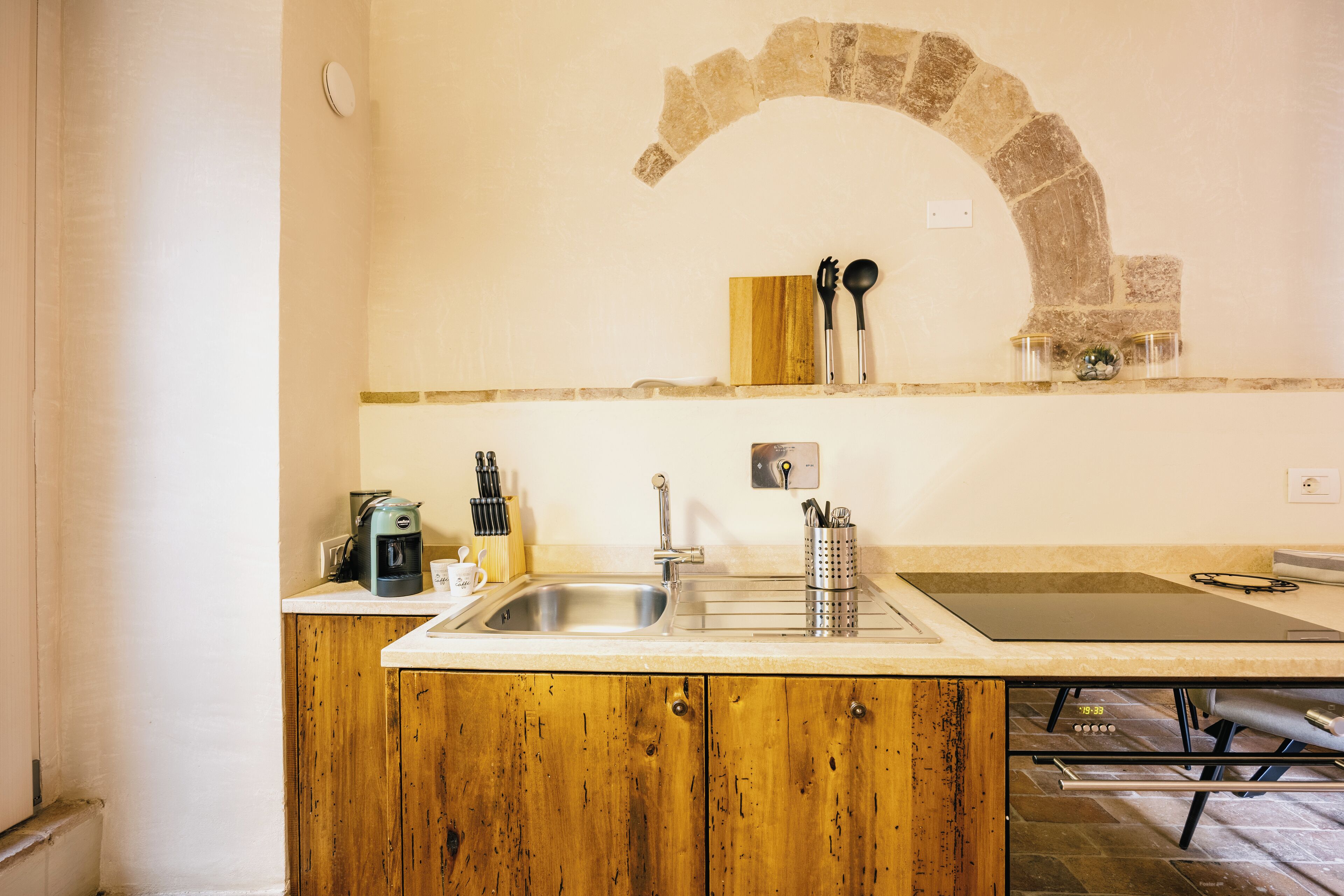 Ovn, kokeplater og oppvaskmaskin