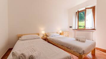 Een strijkplank/strijkijzer