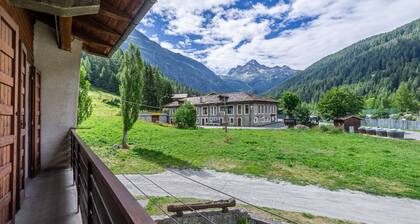 CASA CRISTINA - Relaxation and skiing in La Thuile