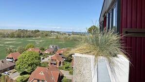 A residential area with houses, a clear sky, and a distant view of the sea. - Berolina 801 - Meerestraum - "Sea dream"... exclusive vacation apartment in the house (Dahme)