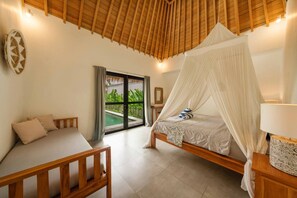 Desk, travel cot, WiFi, bed sheets - Tropical 2BR Pool Villa near Seminyak & Canggu (Kuta Utara)