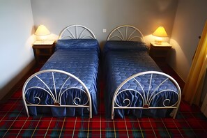 Room - Bed and Breakfast 'Chambre Des Vignes' with Shared Terrace, Shared Garden and Wi-Fi (VERRIERES)