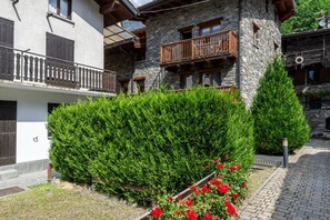 Exterior - PETIT CHALET ANNA - Refuge in the middle of the mountains (La Thuile)