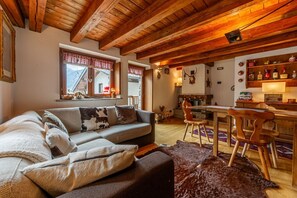 Living area - PETIT CHALET ANNA - Refuge in the middle of the mountains (La Thuile)