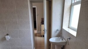 Bathroom - Private 2 bed flat Sunderland City Centre (Sunderland)