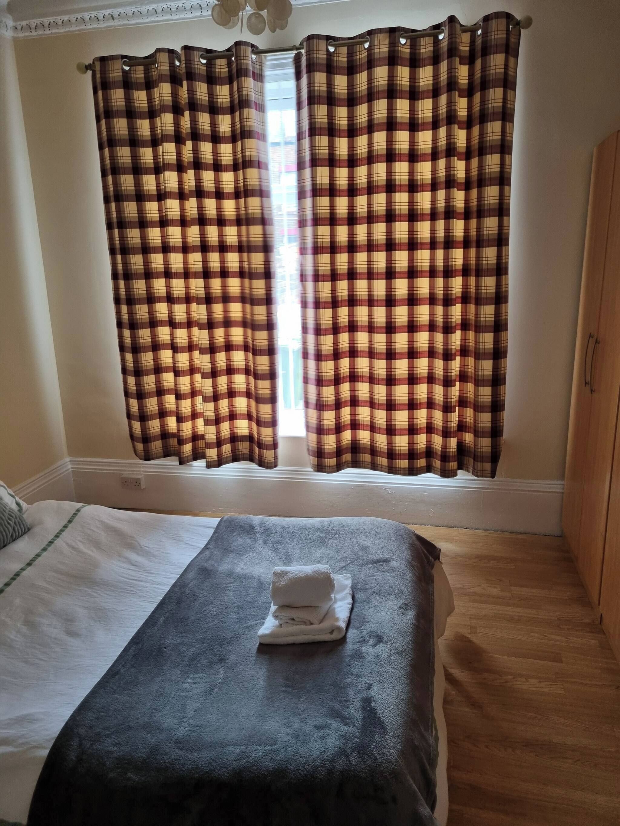 Iron/ironing board, Internet, bed sheets